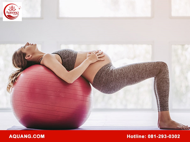 Tránh các tư thế gây áp lực lên bụng