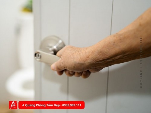 Cửa Phòng Tắm dùng gỗ nhựa hay nhôm kính